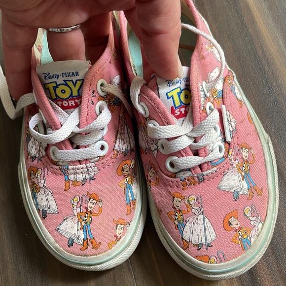 VANS- limited edition Disney collaboration - Picture 4 of 9